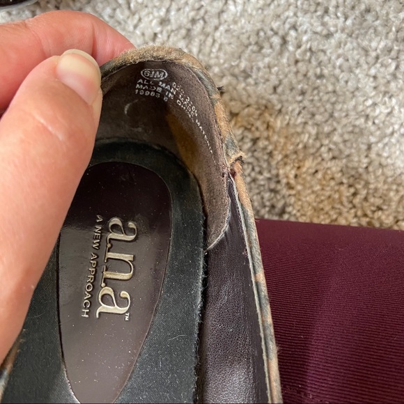 A.N.A. Women’s brown faux leather flats Sz 6.5 - Picture 5 of 5
